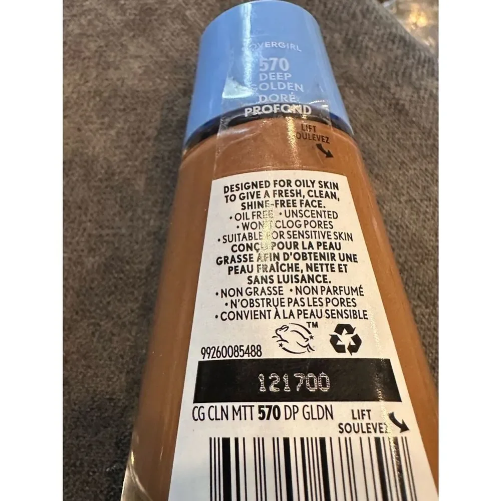 COVERGIRL Clean Matte Liquid Foundation - Deep Golden 570